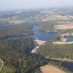Le lac de Guerl&eacute;dan